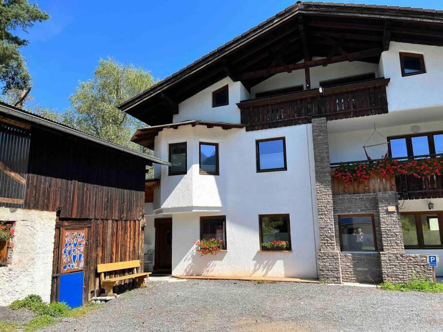Haus Alberto - Haus Mit 2 Ferienwohnungen Ötztal-Bahnhof Exterior foto